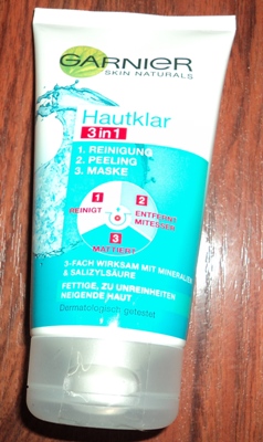 Sữa rửa mặt Garnier Hautklar 3in1 của Đức